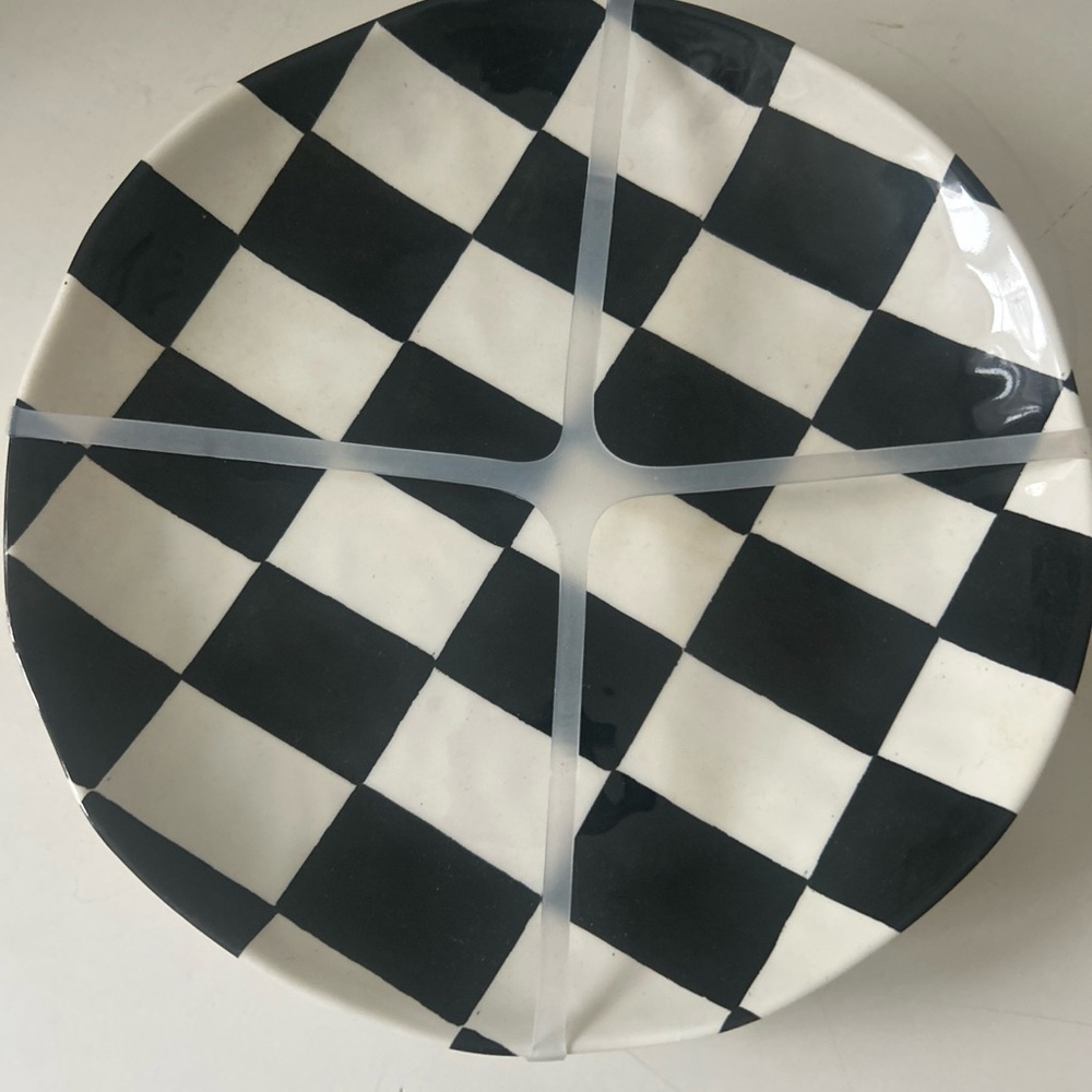 Black & White Checkered Melamine Salad Plates Set of 4 NEW - Picture 2 of 10
